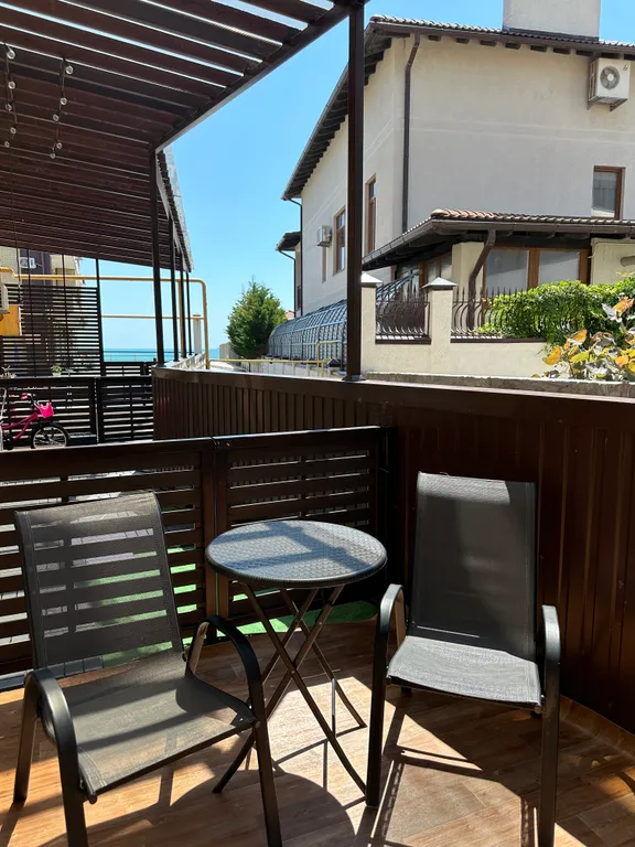 Евродвушка на берегу моря