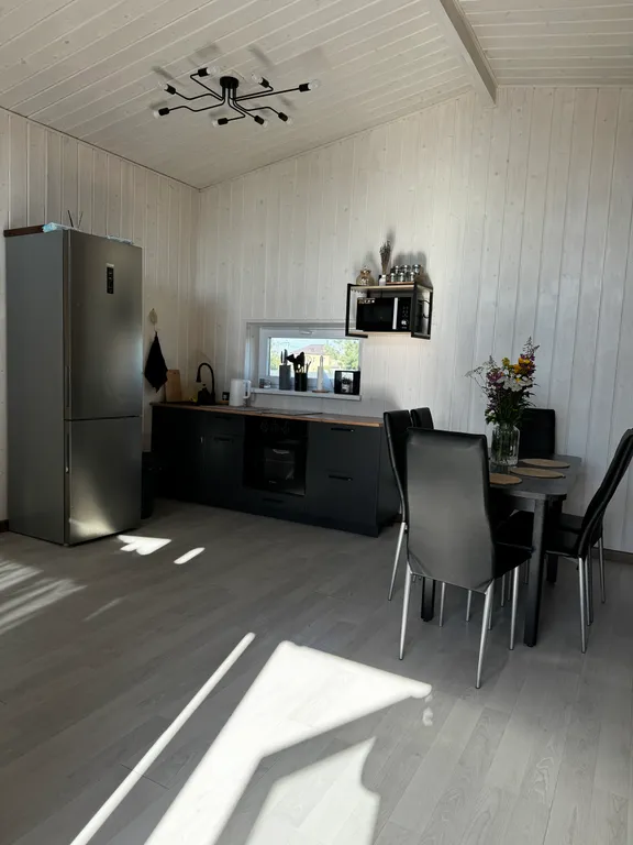 Дом с беседкой сауной и купелью