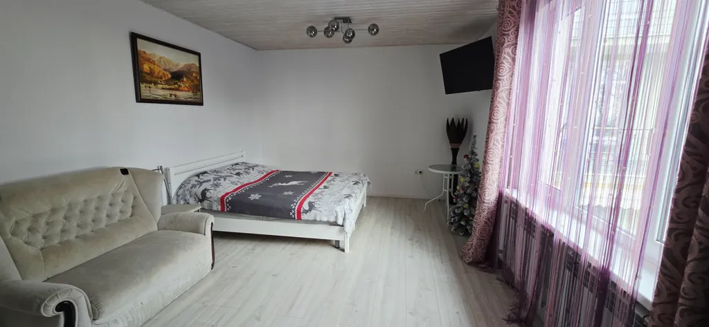 Целый этаж в доме с личной террасой и кухней