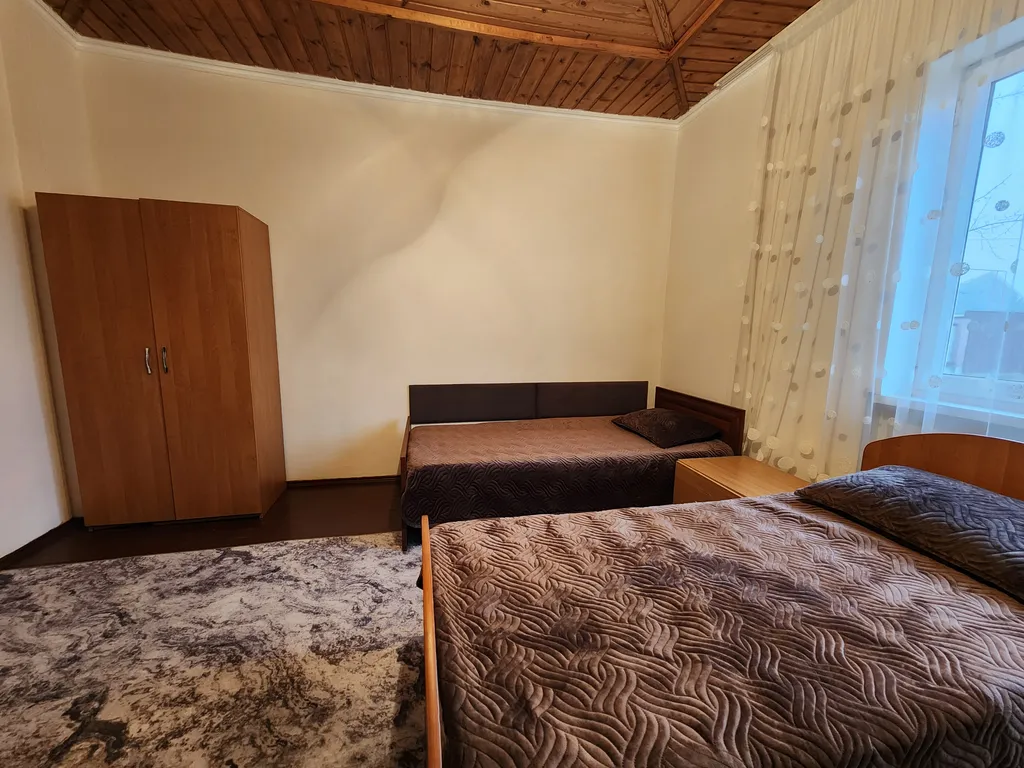 Гостевой дом возле термального источника по дороге на курорт Мамисон