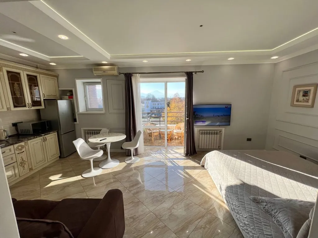 Студия в центре возле танка