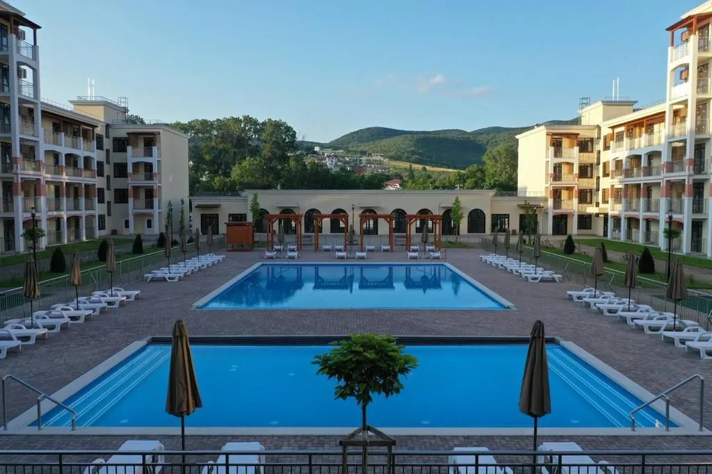 Уютная студия у бассеина