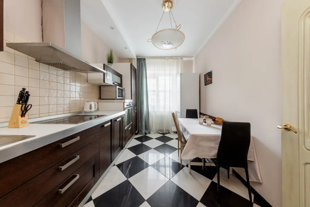 3-комнатный апартамент с балконом в центре столицы