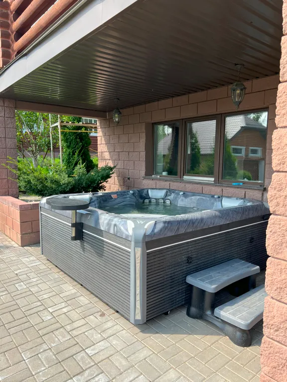 Элитный коттедж с бассейном и спа на берегу озера в живописном месте