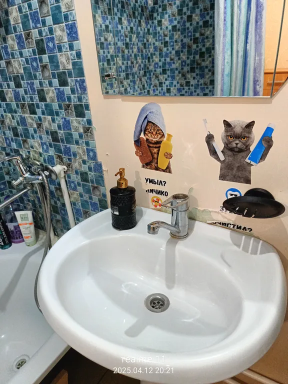 Сдаю однушку в новостройке - диван и кровать. Ждем вас.