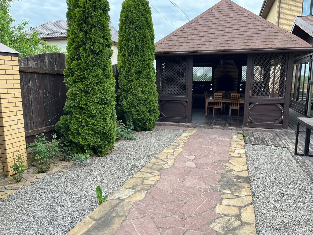 Дом с бассейном