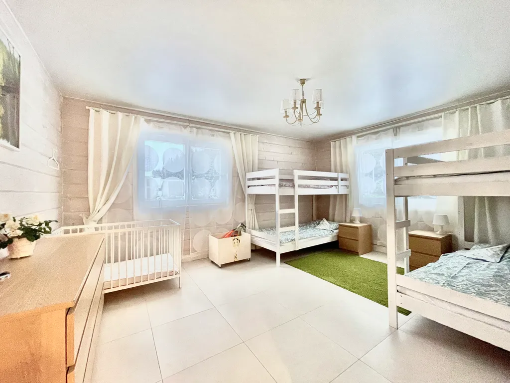 Коттедж Коттедж на берегу озера, с 5 спальнями, сауной  камином — Межозерное