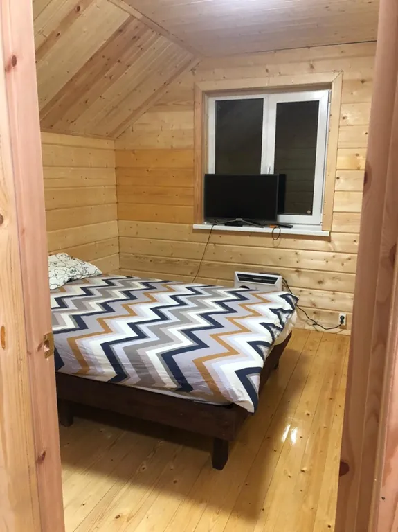 Карельский домик в заливе Ладожского озера