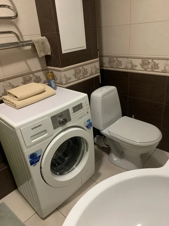 Апартаменты в центре города, с видом на церковь и парк.