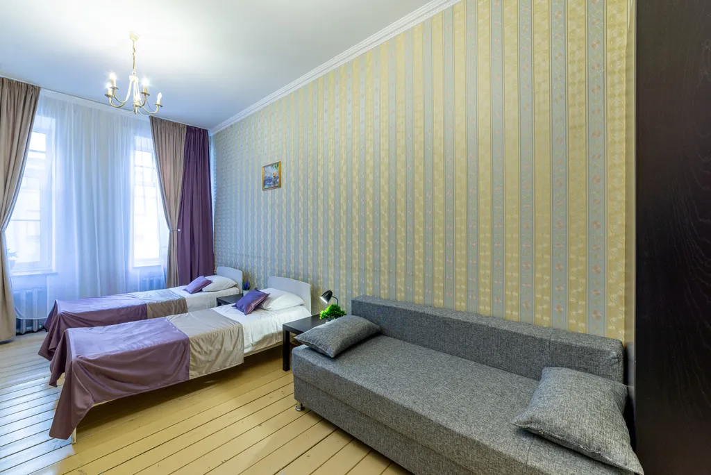 Квартира Квартира Эконом с 2 кроватями и диваном, с общей душевой комнатой — Санкт-Петербург