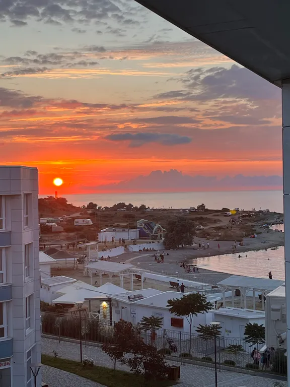 Апартамент с бассейном у моря