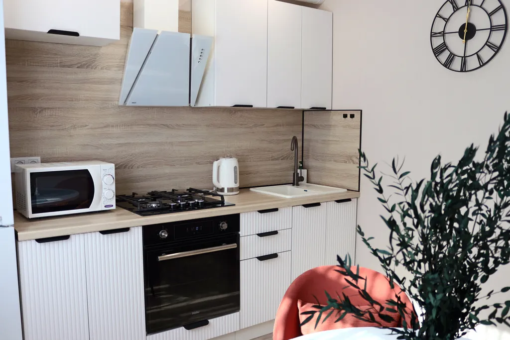 Уютная трехкомнатная квартира с дизайнерским ремонтом