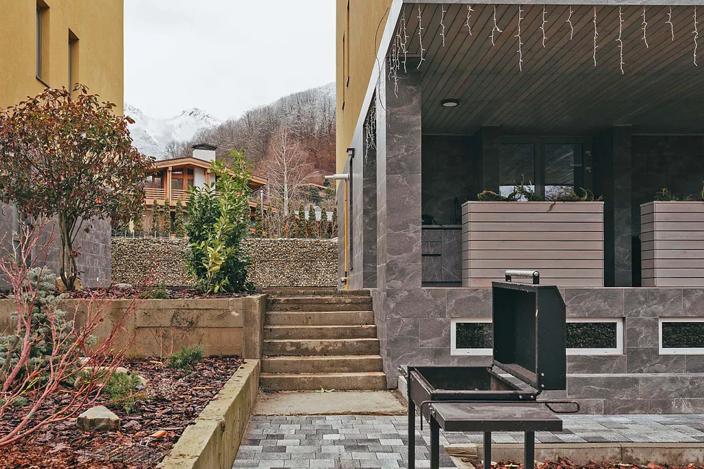 1-е апартаменты с видом на горы и бассейном