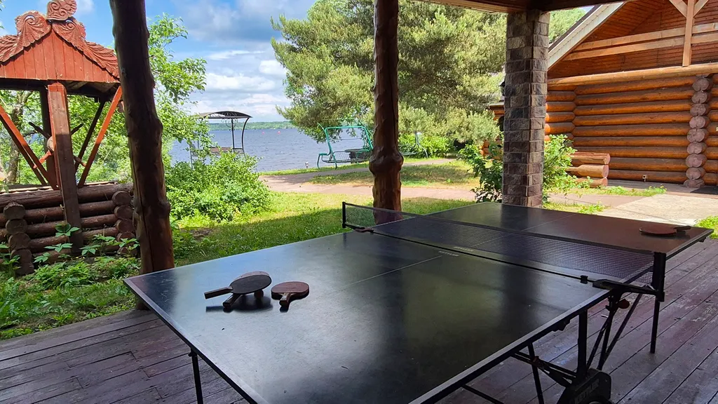 Дом на берегу волги, с видом на затопленную колокольню