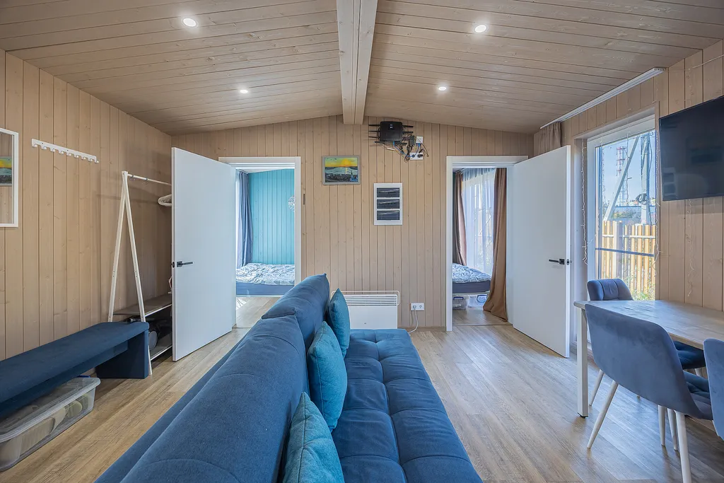 Коттедж Уютный новый домик в городе с горячей купелью — Новопокровское