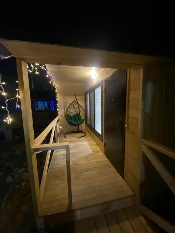 Уютный деревянный дом с великолепным видом на лес и горы