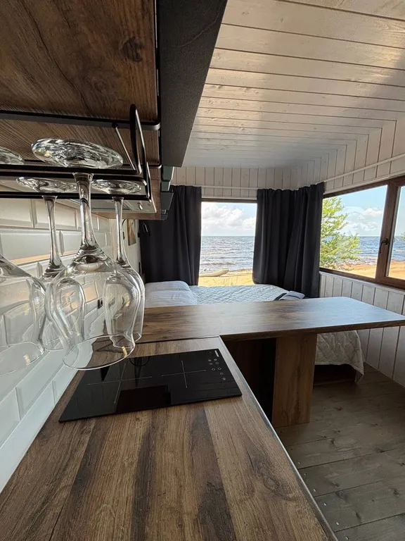 Домик на двоих на берегу Ладоги