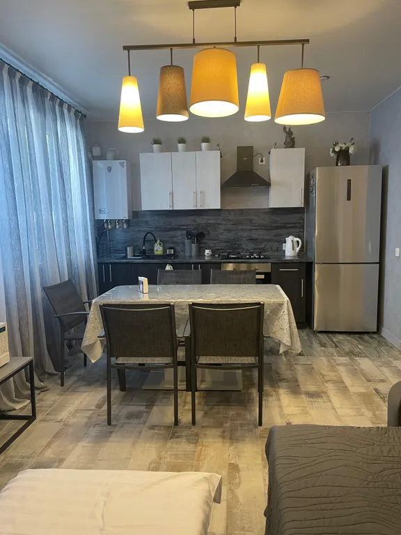 Дом в центре с бассейном и своя территория без посторонних