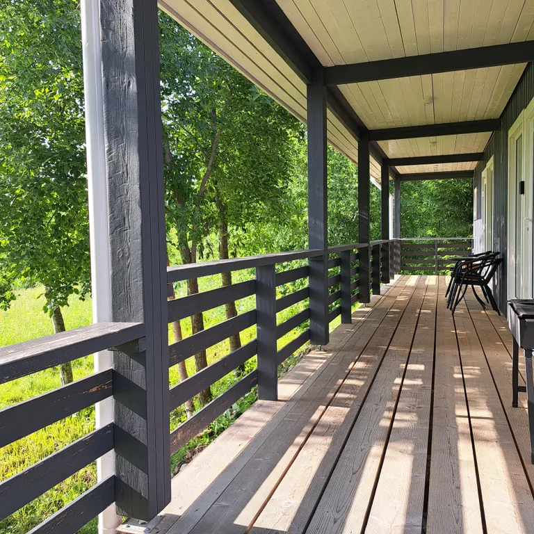 Уютный домик с видом на закат