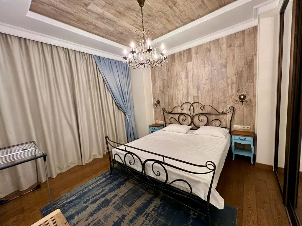 Дизайнерские апартаменты с террасой и бассейном