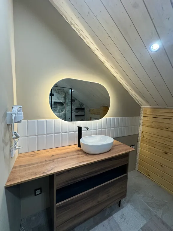 Коттедж в окружении леса десять минут на машине до южного склона