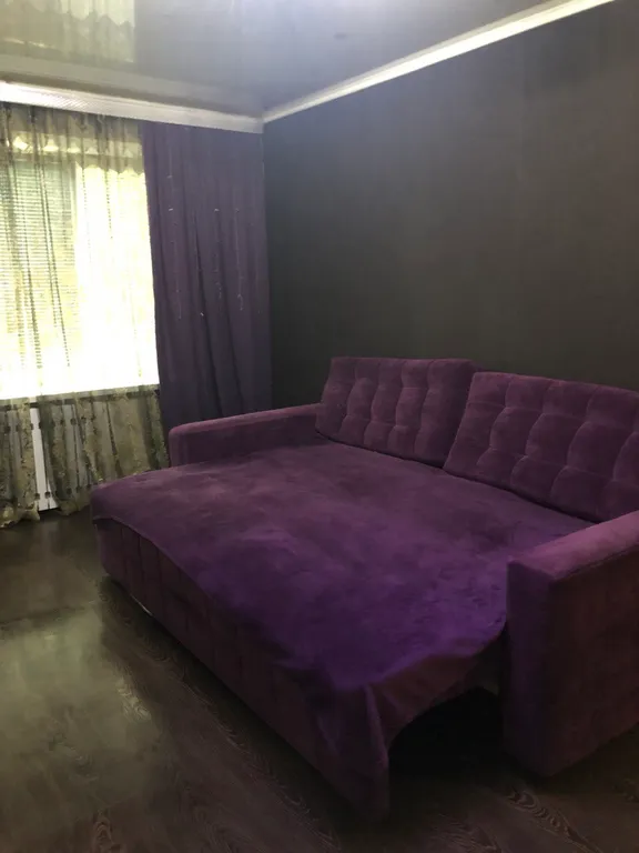 2-комнатная квартира в темных тонах с евроремонтом