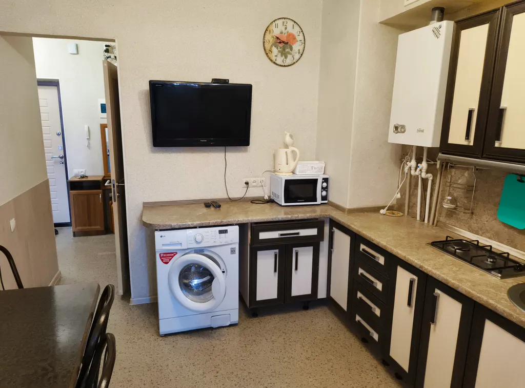 Двушка в 100 метрах от пляжа Факел