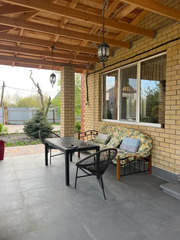 Загородный дом на берегу реки