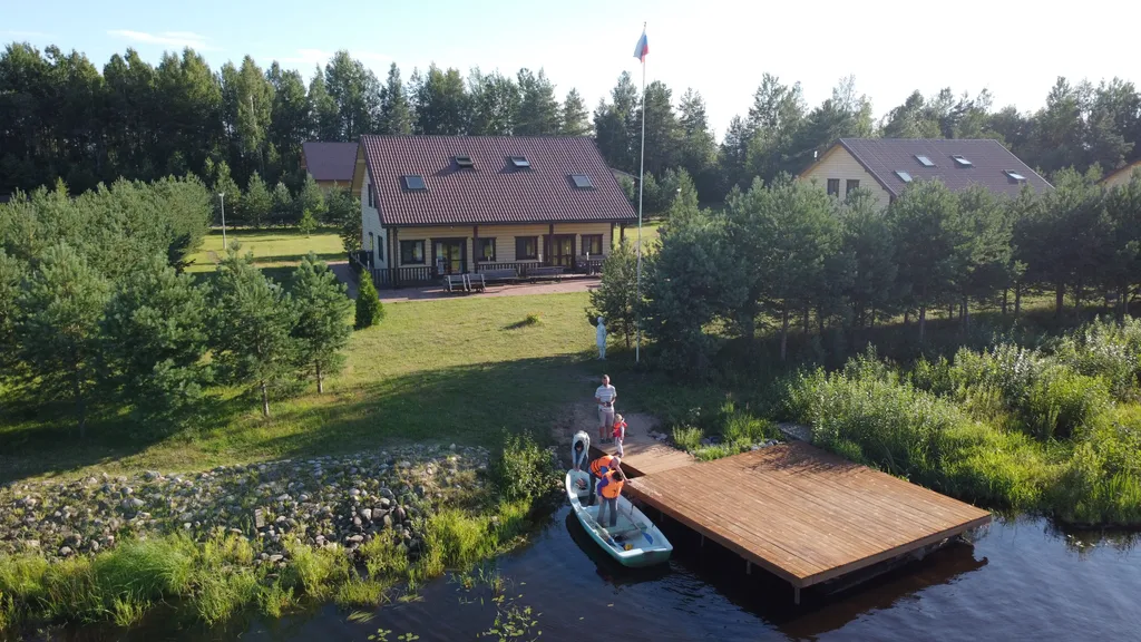 Коттедж Коттедж 4 спальни на берегу реки — Лодейное Поле