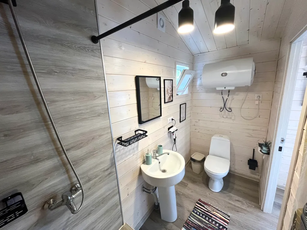 Новые Домики на берегу пруда