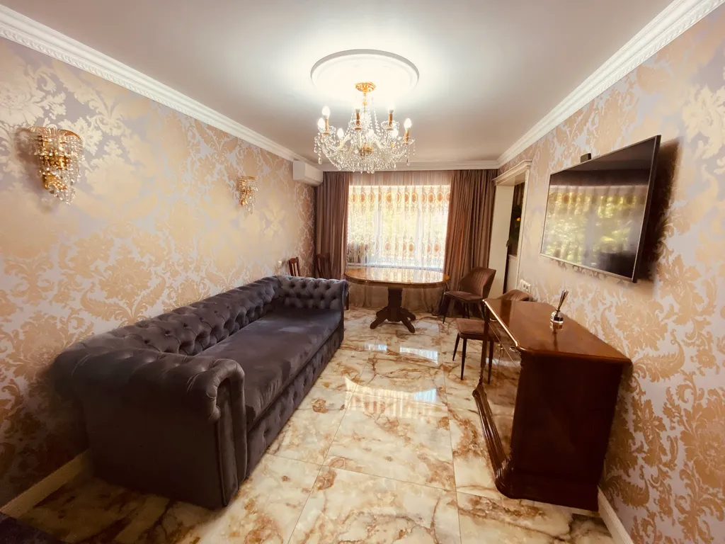 Трёхкомнатная квартира в самом центре Сочи рядом с морем