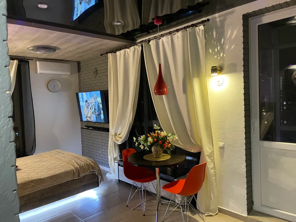 Уютная студия с дизайнерским ремонтом