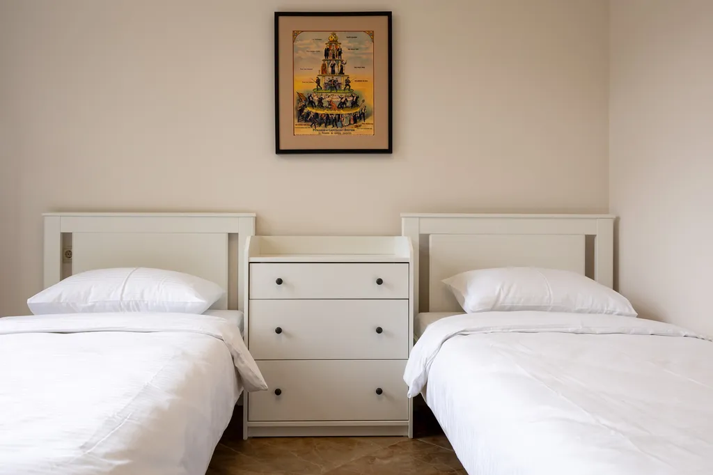 С двумя спальнями и террасой