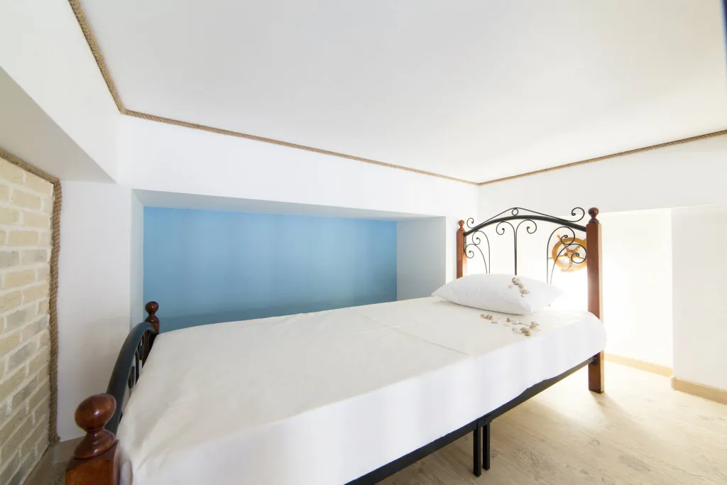 Квартира Квартира Двухуровневая студия с душевой и кухонной зоной — Адлер