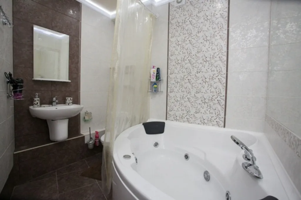 Шикарные двухкомнатные апартаменты на полощади Революции с джакузи