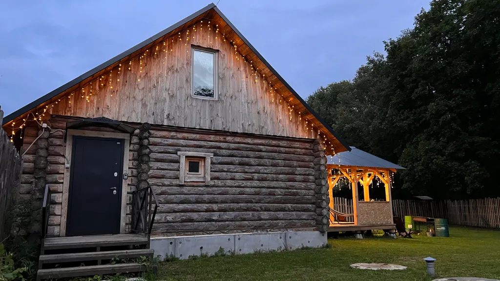 Рубленный дом - баня с террасой