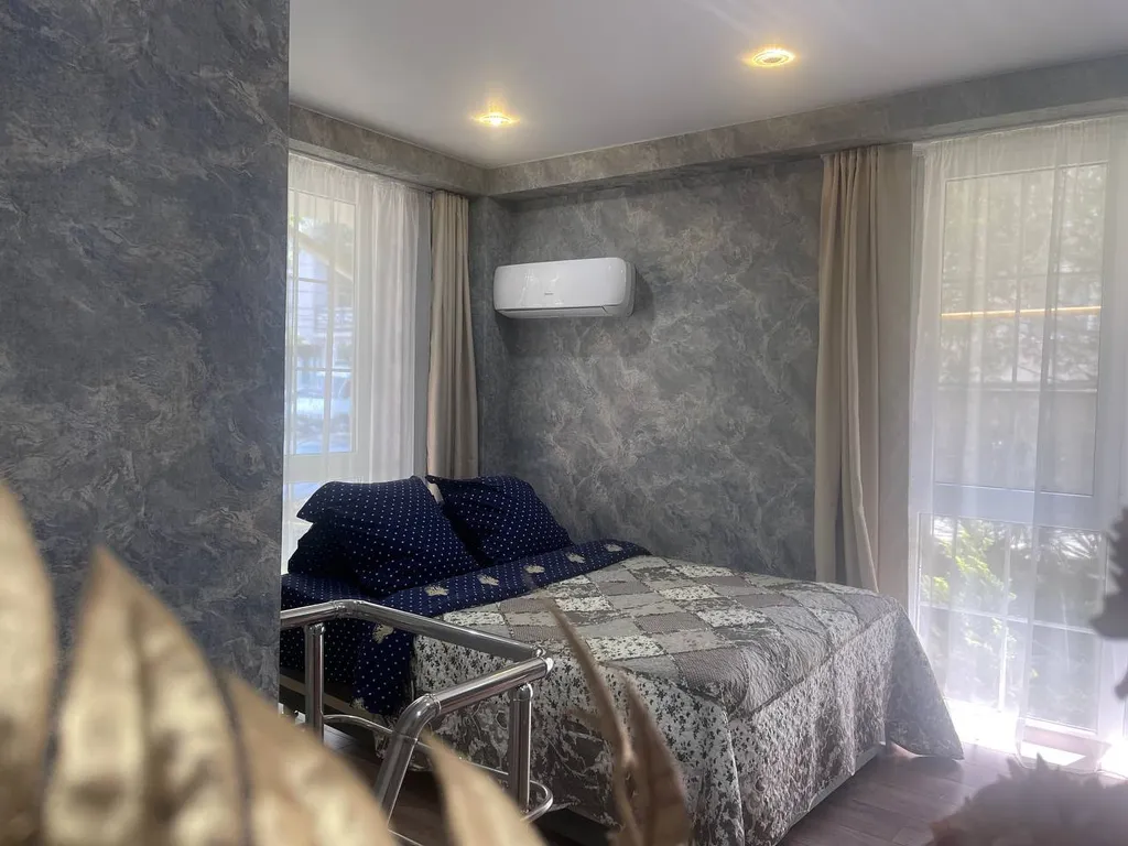 Двухуровневая квартира с дизайнерским ремонтом возле моря