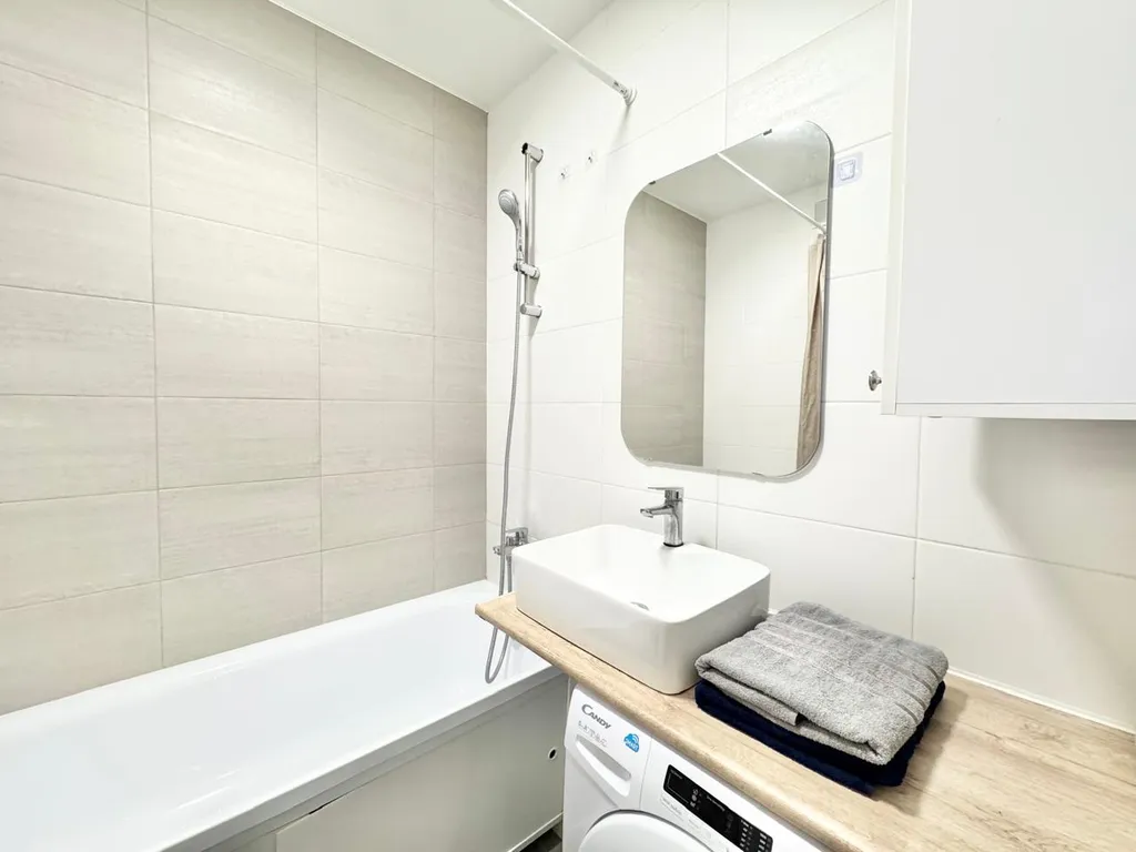 Светлая квартира с балконом