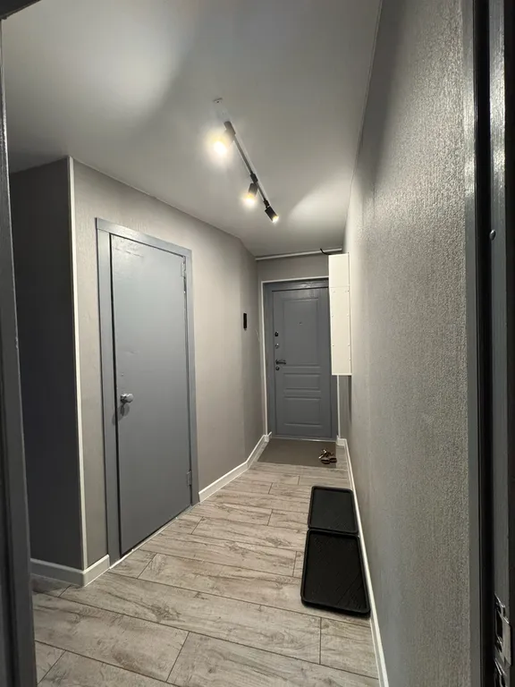 Светлая и чистая квартира с современным ремонтом.