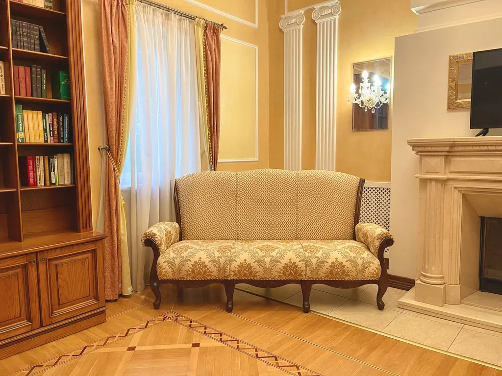 Котедж в классическом стиле с бассейном, сауной, бильярдом