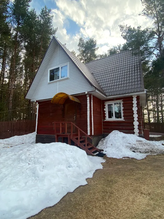 Дом  на  берегу озера Селигера