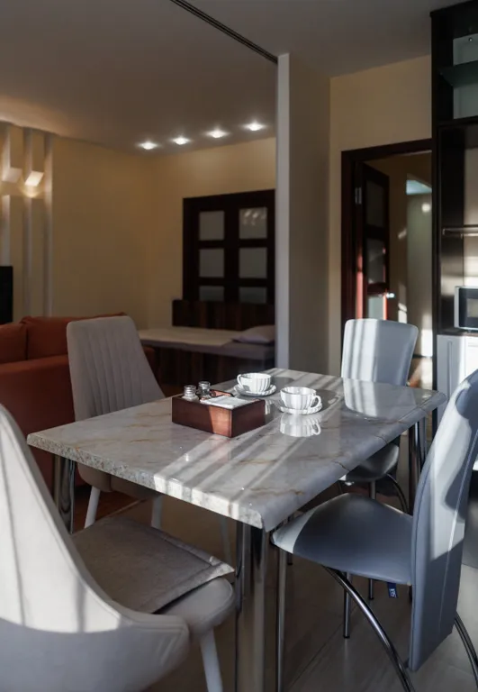 Сталинка в центре, в пешей доступности парк и вокзал