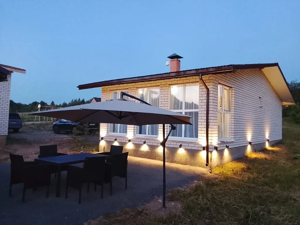 Дом усадьбы Александровские Горы на берегу озера Кривое