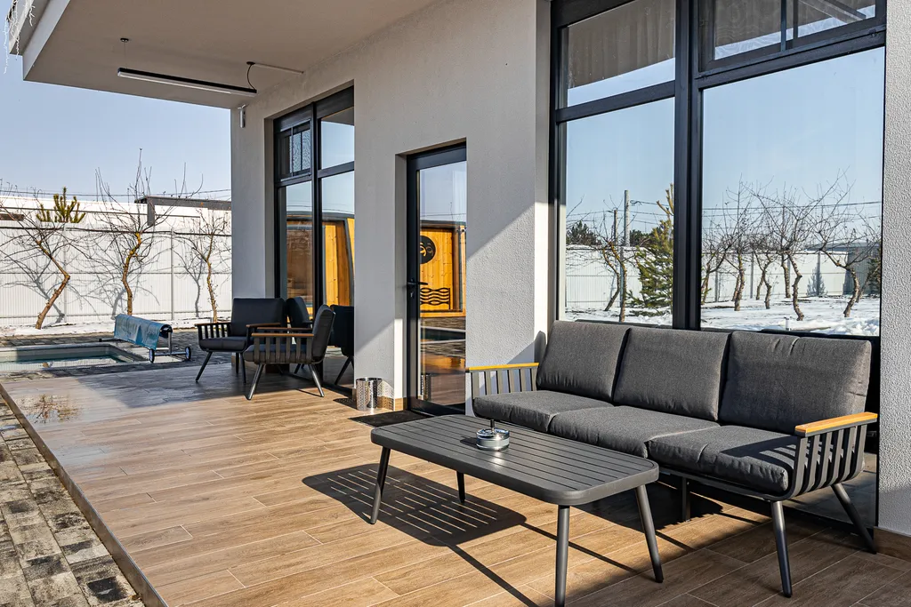 Уютный дом с баней и теплым бассейном