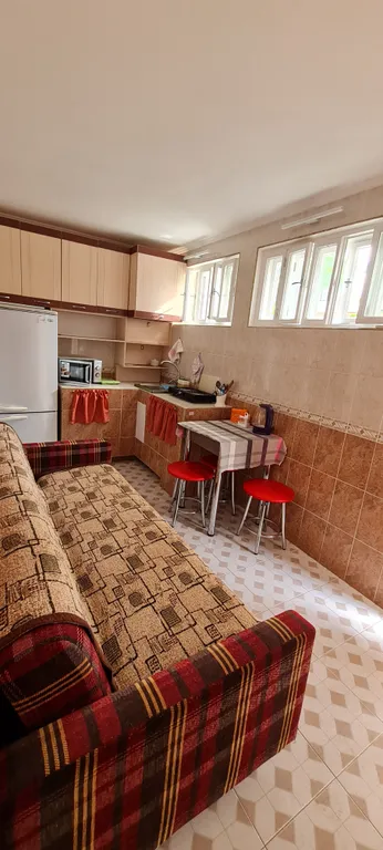 Жилье возле набережной Горького в парковой зоне