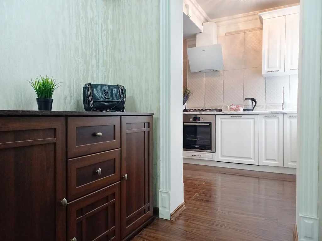 Апартамент напротив парка Победы, с отдельным двором, гараж