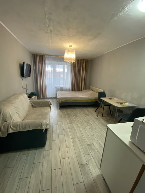 Уютная и чистая квартира с удобным заездом в город и большой парковкой