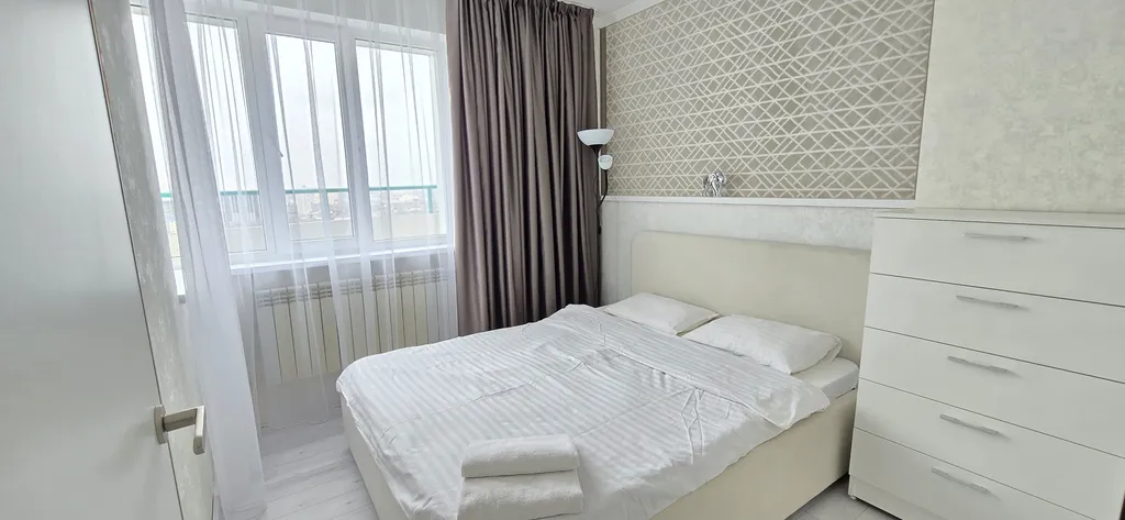 Шикарные апартаменты с видом на город и ванной на балконе