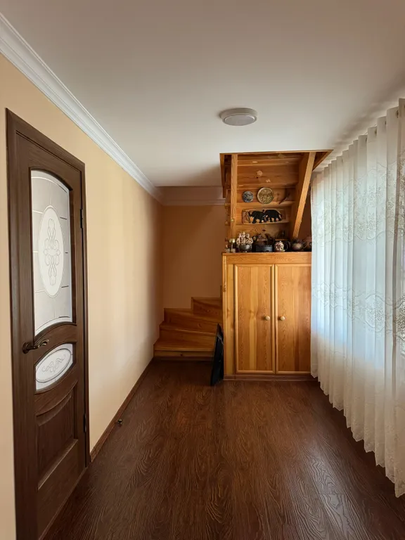 Двухэтажный уютный коттедж на берегу моря с садом