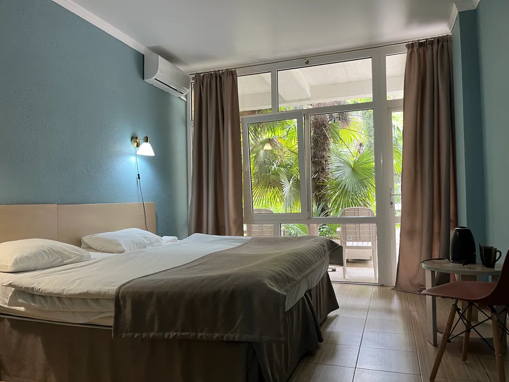 Квартира Квартира Уютный номер на 1 этаже с видом на парк с балконом. — Гагра